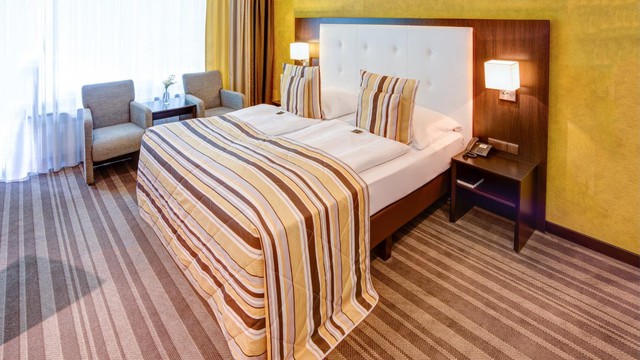 Deluxe room bed