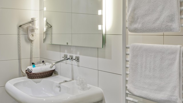 Luxury suite bathroom